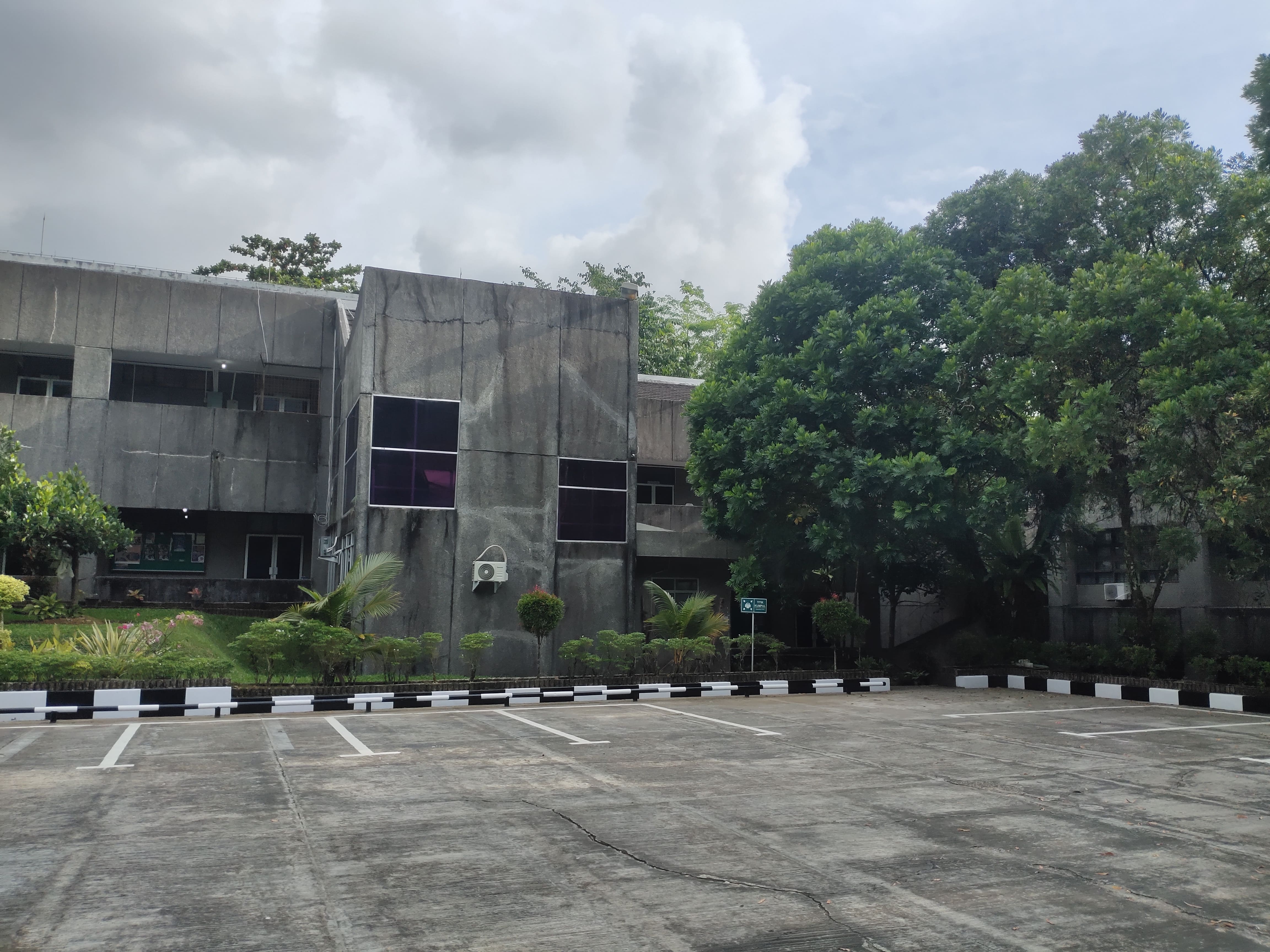 Gedung Fakultas Teknologi Informasi